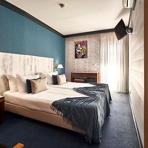 Jose Estevao Hotel